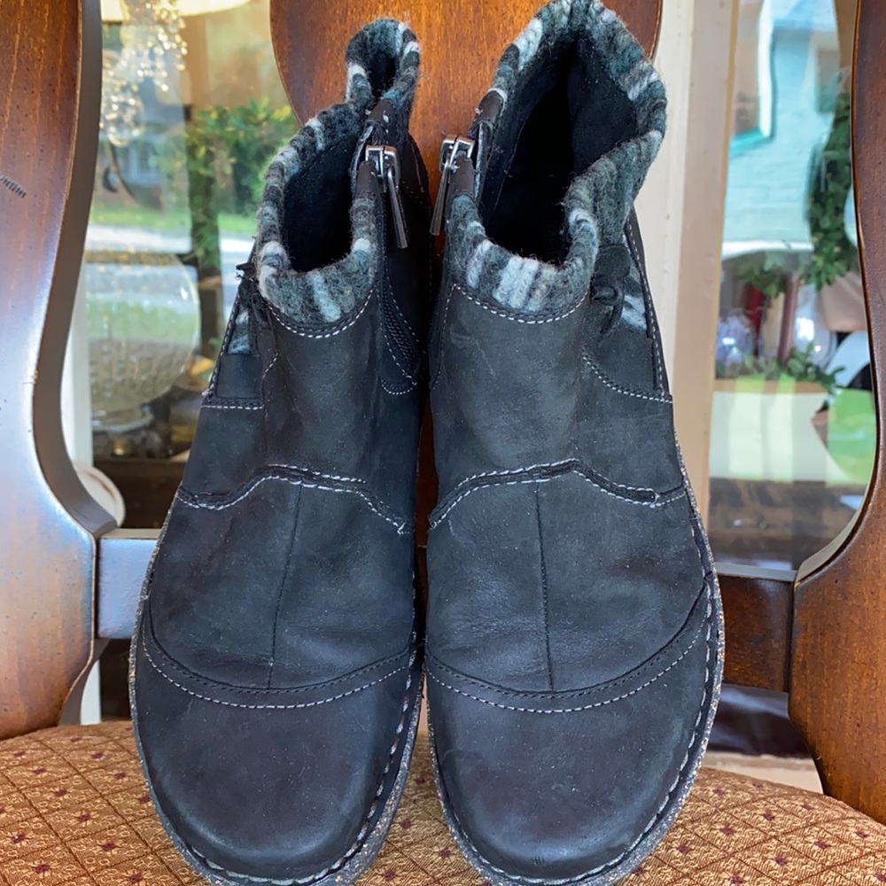 Aetrex Suede Bootie black w/wool cuff , cork heel